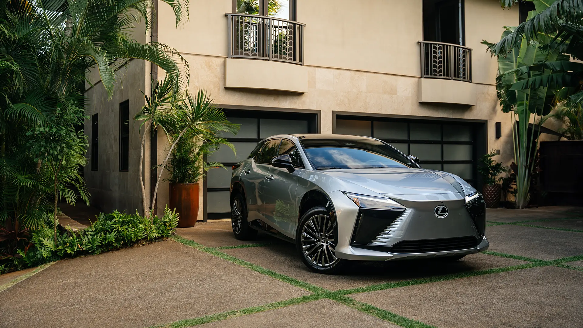 2025 RZ 450e Luxury shown in Iridium