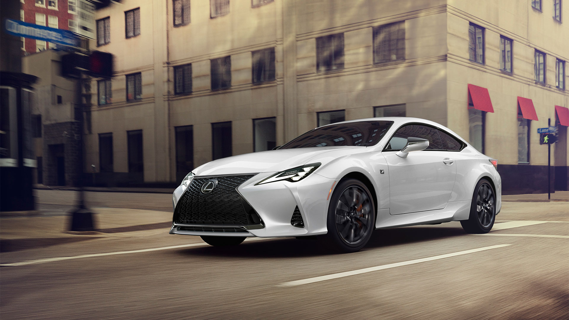 RC 300 shown in Eminent White Pearl