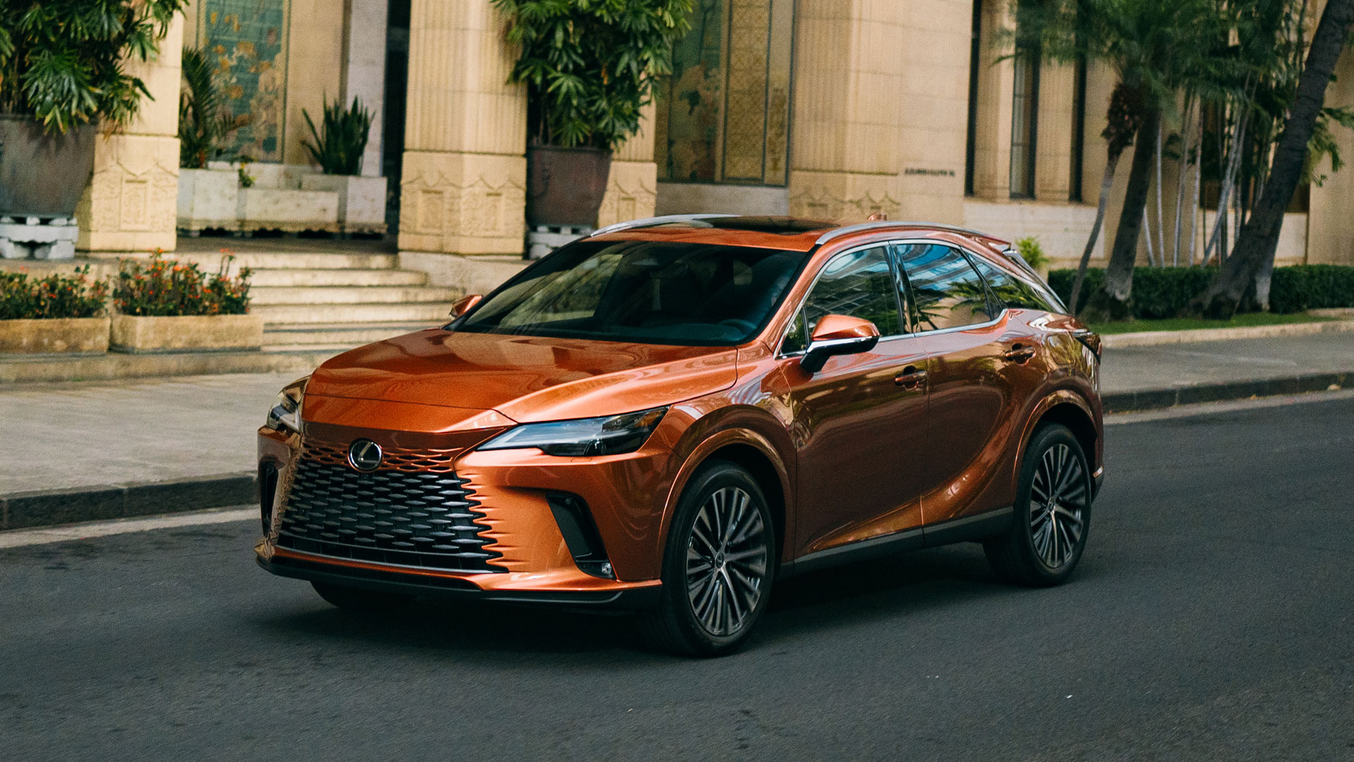 2025 Lexus RX 350 Hybrid Copper Crest with 21-inch 20-spoke alloy wheels with Dark Gray Metallic and machined finish