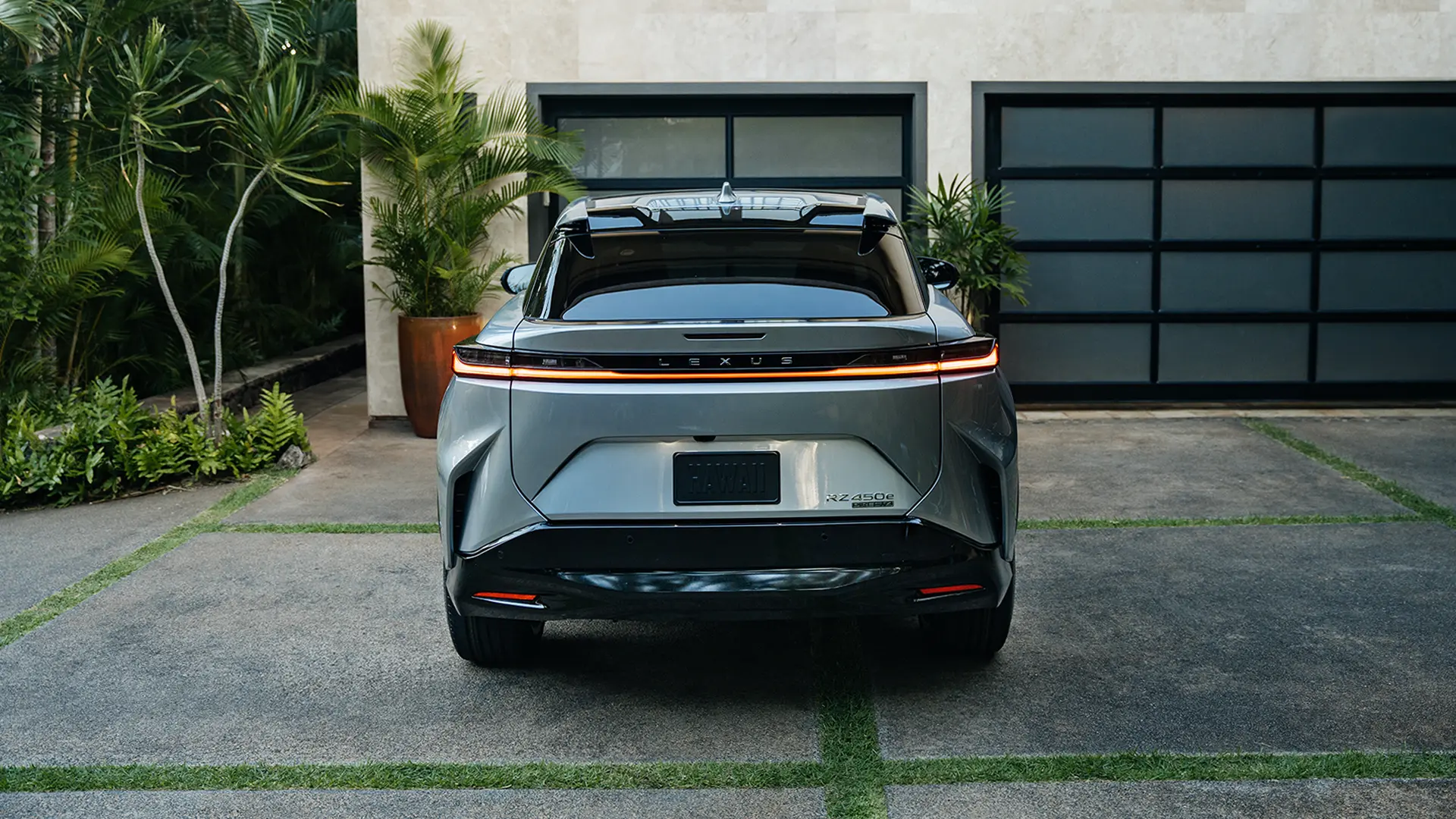2025 RZ 450e Luxury shown in Iridium
