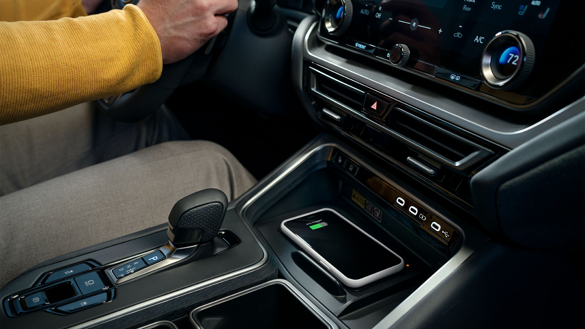 2025 TX 500 Hybrid front center console