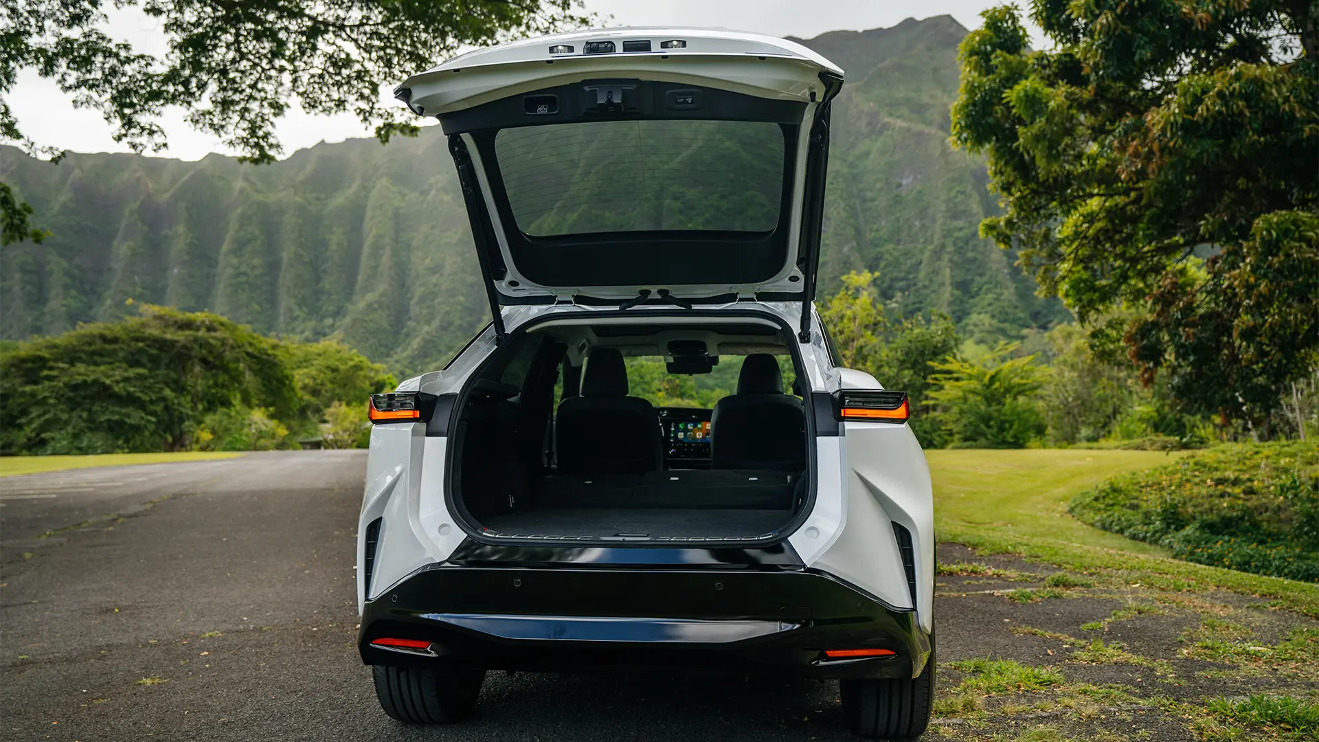 2026 RZ 450e Luxury shown in Oxygen White