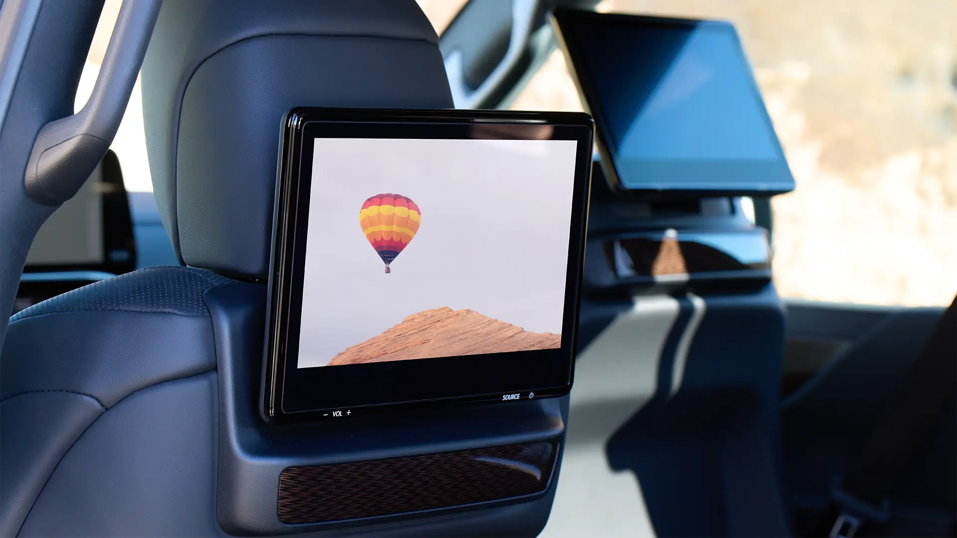 LX 600 Luxury shown in Manganese Luster